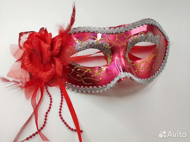 Новогодняя маска для лица карнавальная красная