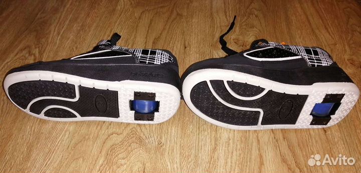 Кроссовки с колёсиками