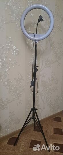 Кольцевая лампа со штативом