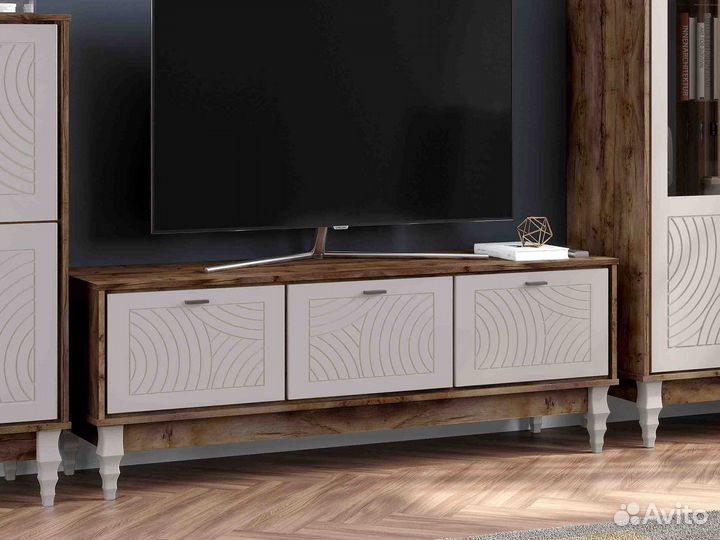 Новая Тумба под телевизор трехдверная 