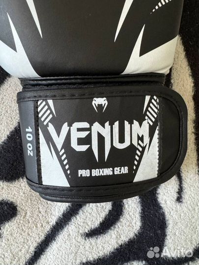 Боксерские перчатки 10 oz venum