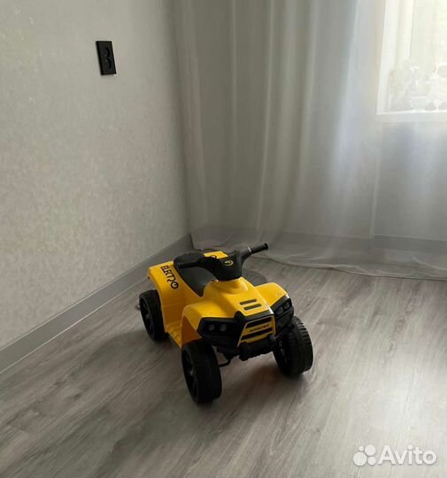Детский квадроцикл на аккумуляторе