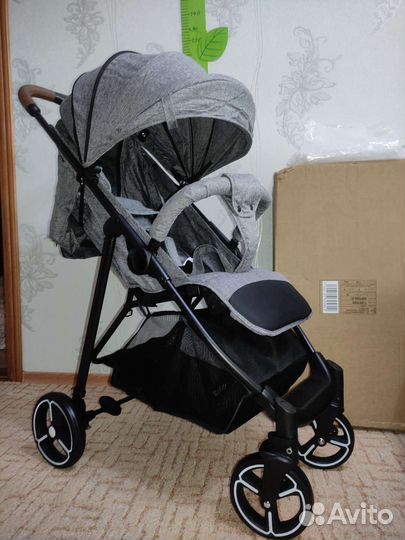 Прогулочная коляска новая