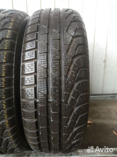 Pirelli Winter Sottozero 210 Serie II 215/60 R17
