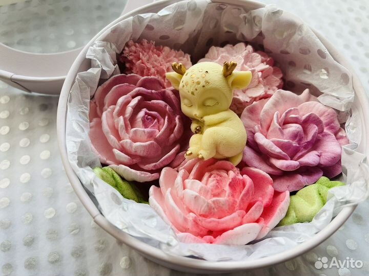 Зефир и шоколадная фигурка