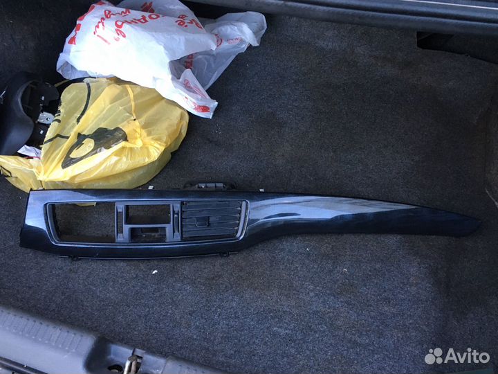 Центральная накладка торпеды на lancer 9