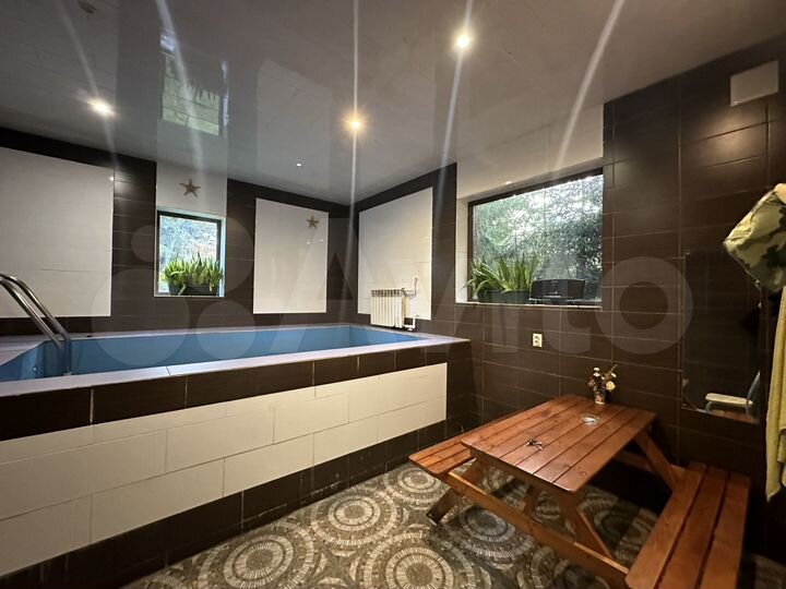 Коттедж 300 м² на участке 6 сот.