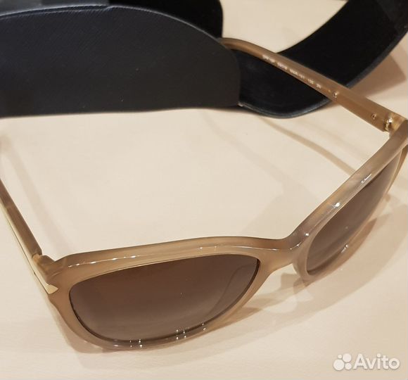 Солнцезащитные очки женские prada