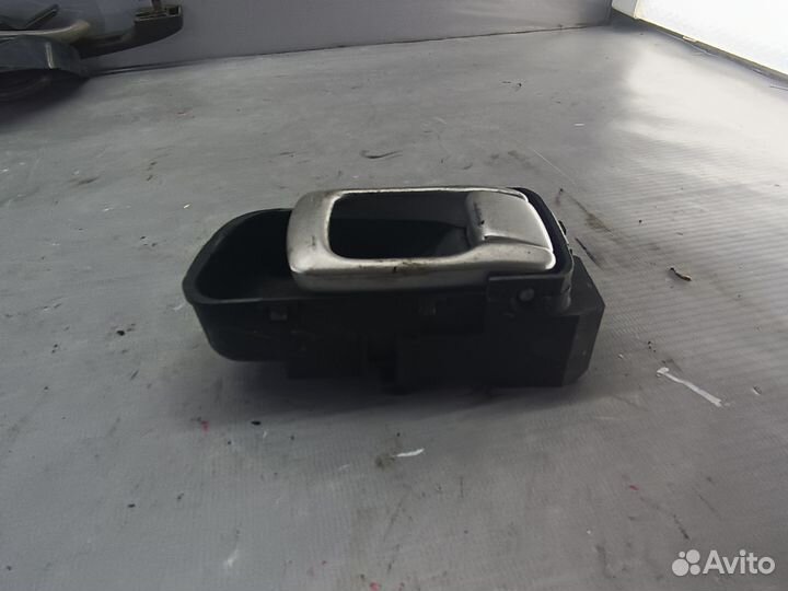 Внутренняя ручка Nissan Avenir