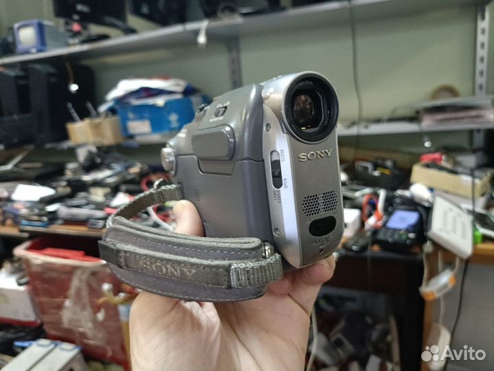 Видеокамера Sony Handycam dcr-hc17e