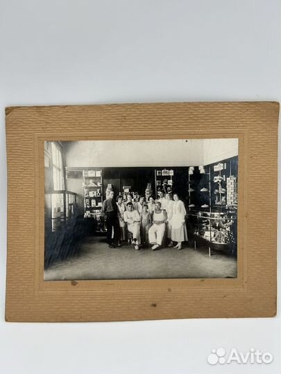 Кондитерский магазин нэп,прилавки с шоколадом