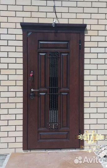 Дверь уличная с ковкой