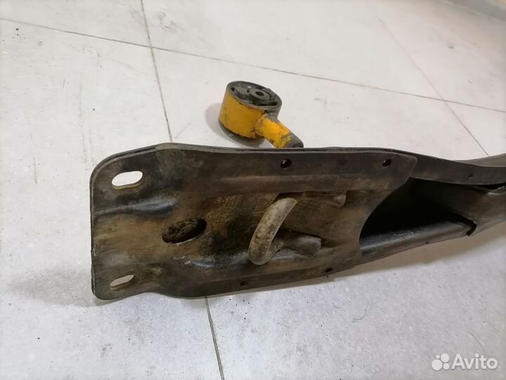 Балка поперечная Nissan Bluebird U11 1983-1990