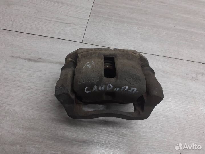 Суппорт передний правый Renault