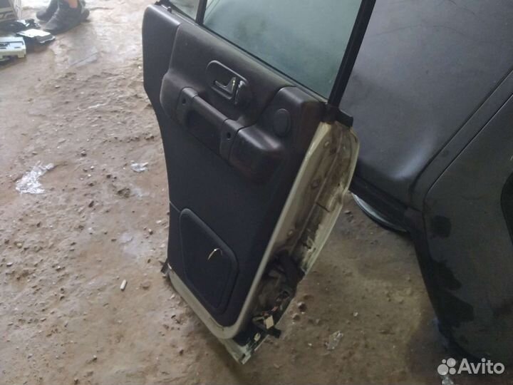 Дверь задняя левая Discovery 2