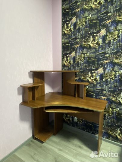 Угловой компьютерный стол