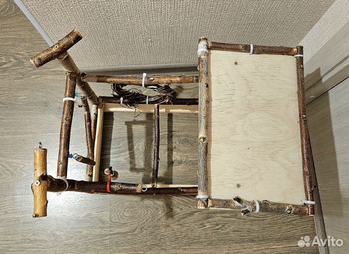 Стенд, игровая площадка для попугаев