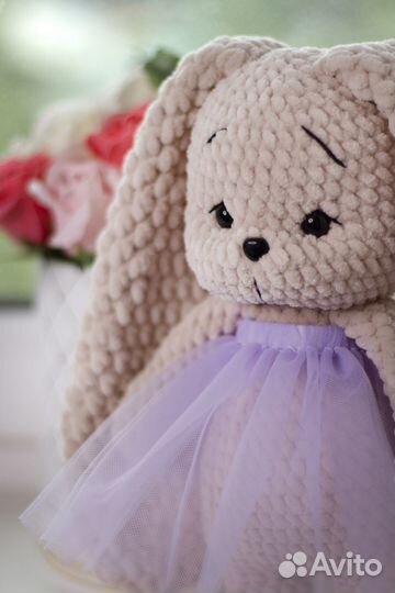 Вязаная мягкая игрушка зая в юбке