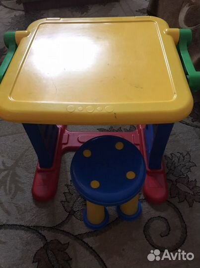Детский письменный стол