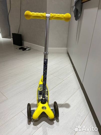 Самокат трехколесный