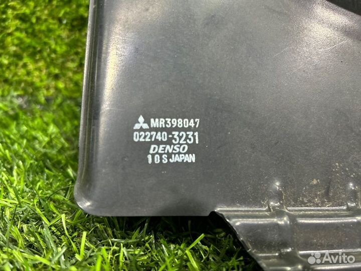 Вентилятор радиатора двс правый Mitsubishi Chariot