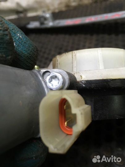 Стеклоподъемник задний правый Kia Rio 4 X-Line