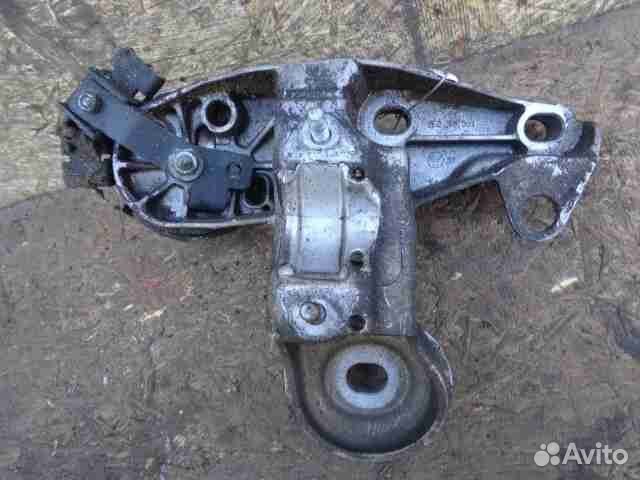 Кронштейн двигателя Volkswagen Passat B5 GP 8E0199351