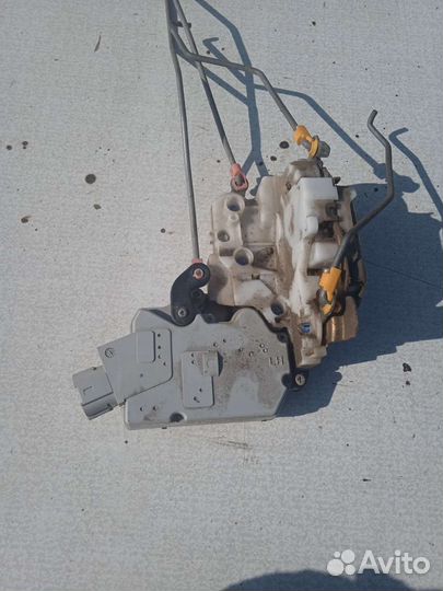 Замок двери передний левый Nissаn Рrimеrа P11