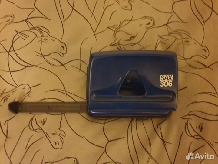 Дырокол Sax 306