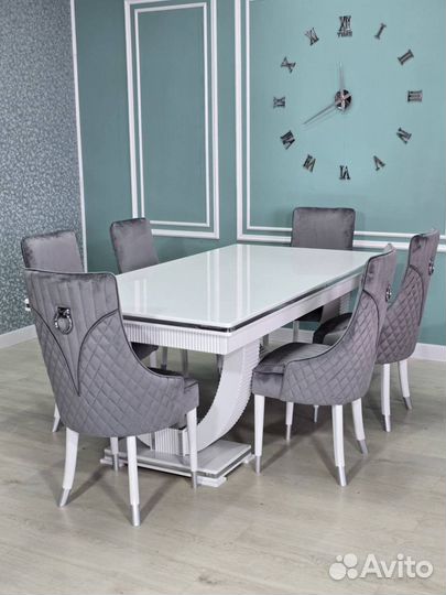 Стол и стулья