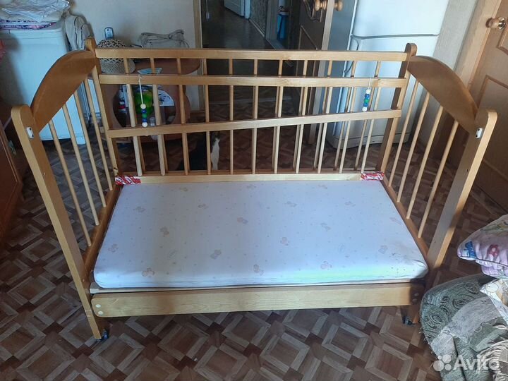 Детская кроватка