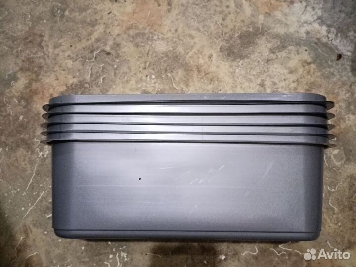 Пластиковый контейнер с крышкой