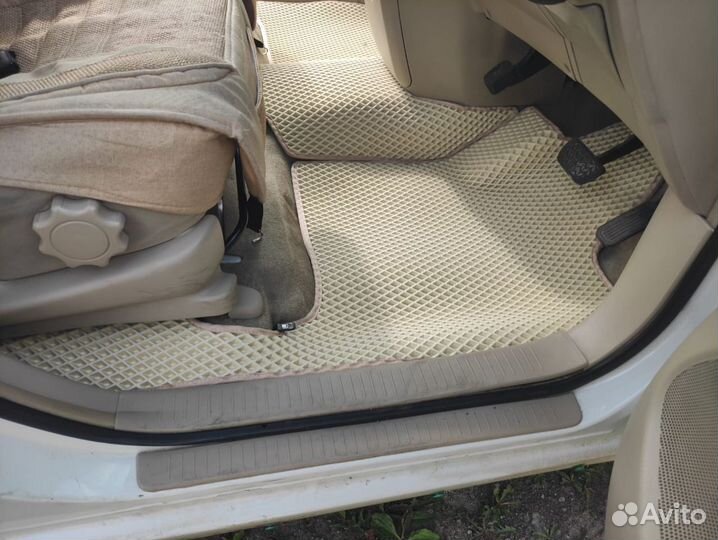 Автомобильные коврики на Toyota Ipsum 20