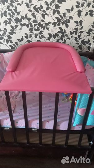 Пеленальная доска на кроватку