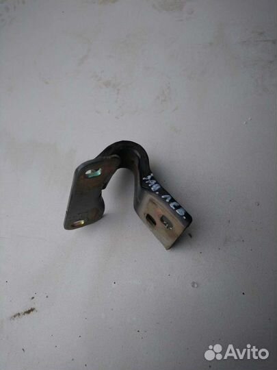 Петля двери багажника левая opel astra j