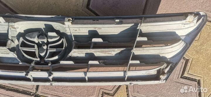 Решётка радиатора Тойота Ипсум 2006