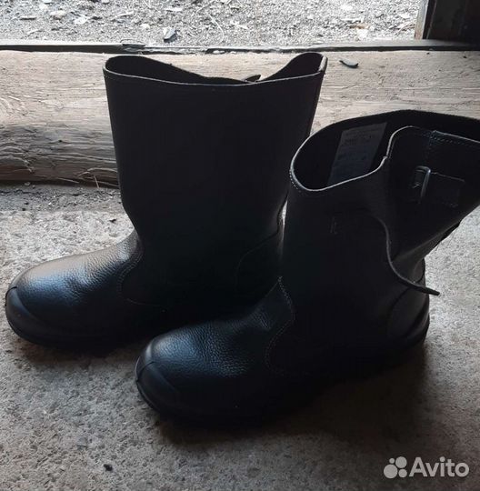 Ботинки с высоким берцем