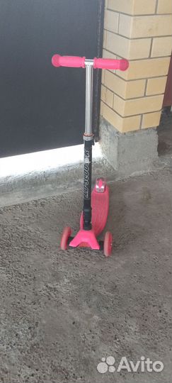 Самокат для девочки светящийся