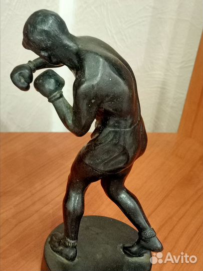 Статуэтка боксер