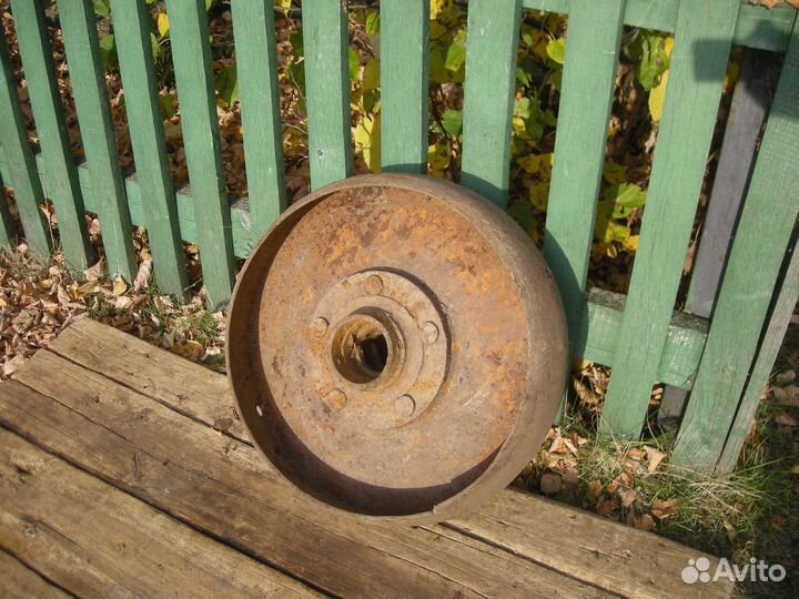 Колесо от тачки тачанки железное только самовывоз
