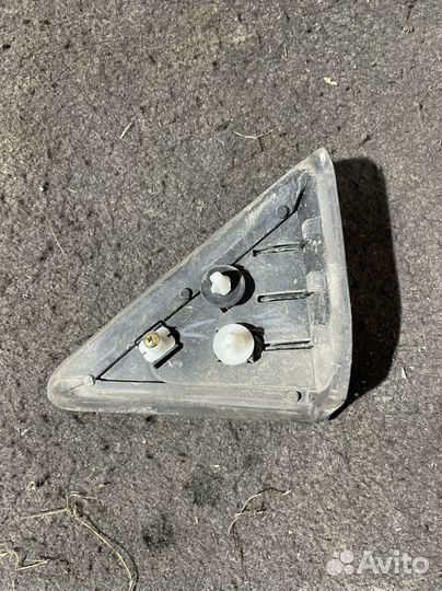 Накладка уголок задней двери Nissan Primera P12