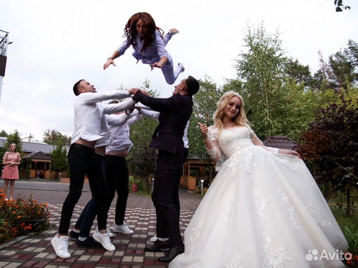 Ведущая праздников