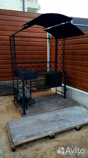 Мангал с крышей