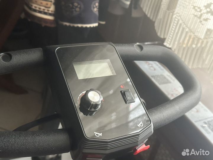 Инвалидное кресло с электроприводом