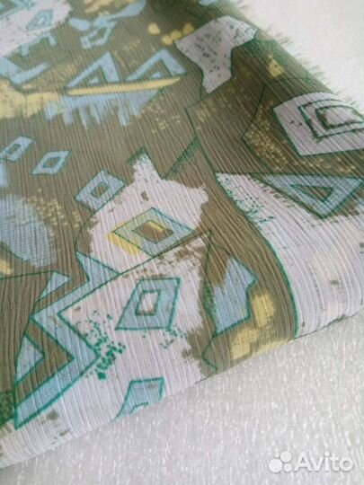 Креп (отрез ткани) салатового цвета