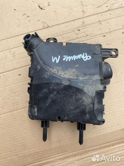 Корпус блока предохранителей Renault Fluence 1.6