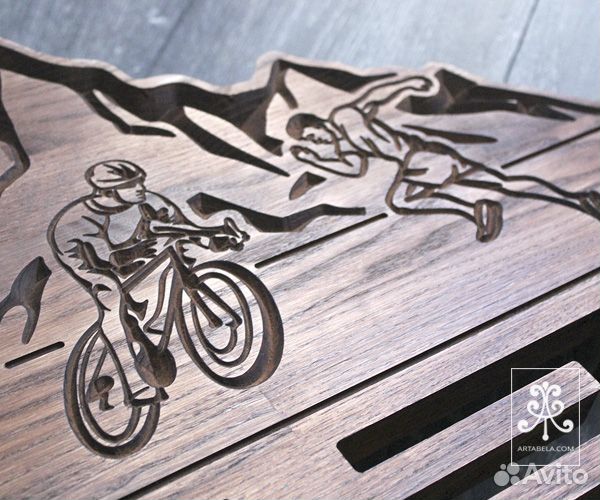 Деревянная медальница из дуба