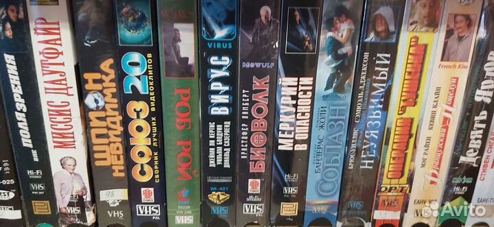 Видеокассеты с фильмами 100 шт