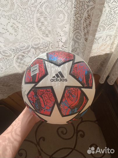 Футбольный мяч adidas