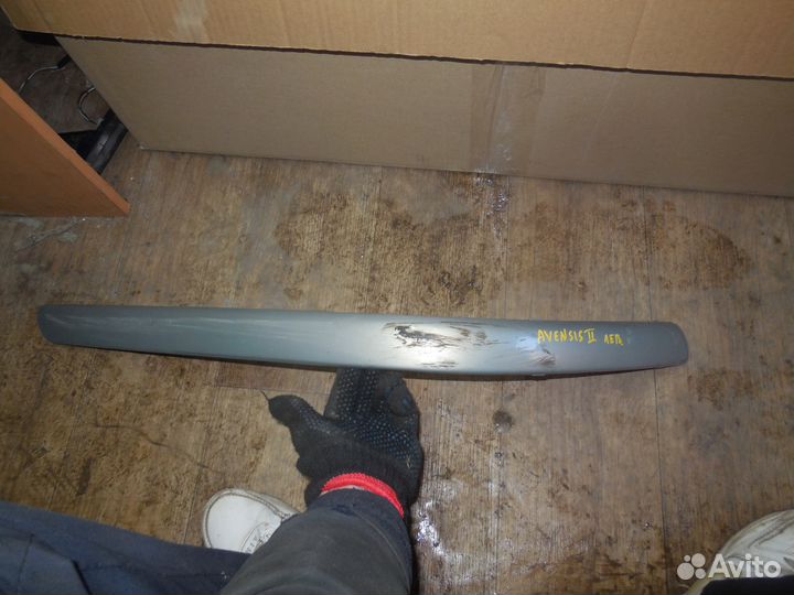 Молдинг заднего бампера левый Toyota Avensis 2